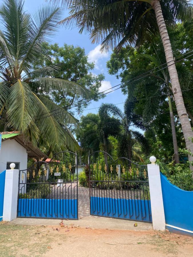 Island Breeze Inn Nilaveli Bagian luar foto