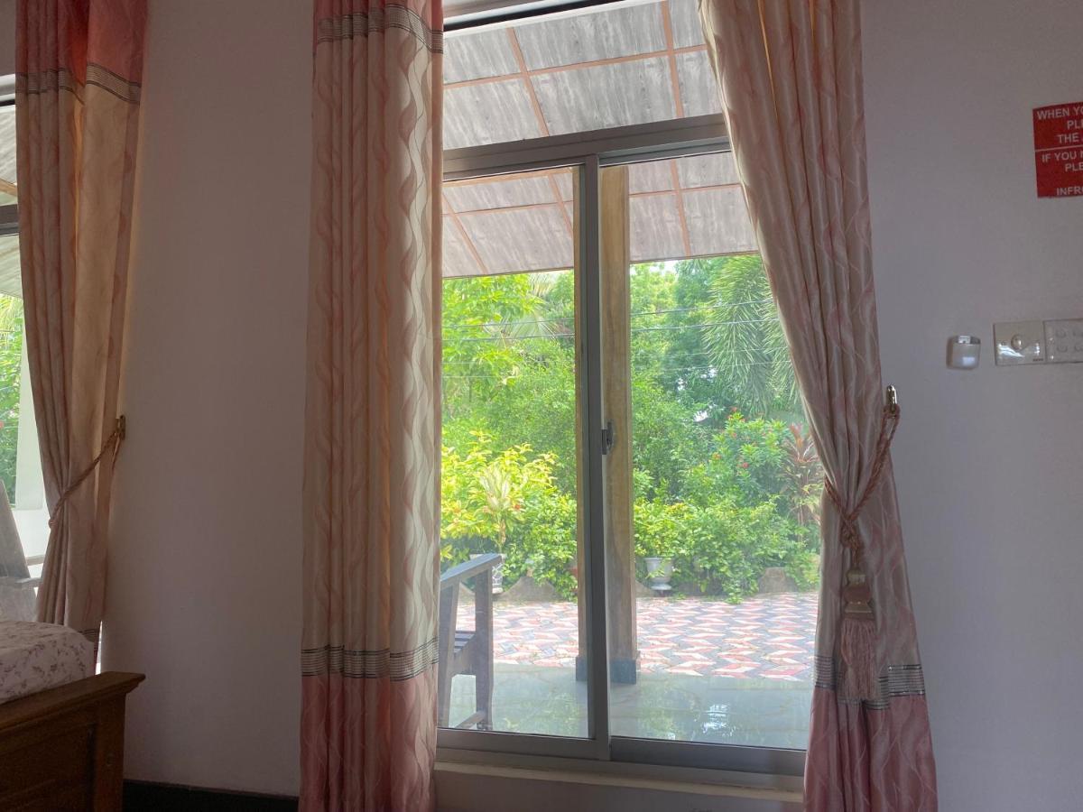 Island Breeze Inn Nilaveli Bagian luar foto
