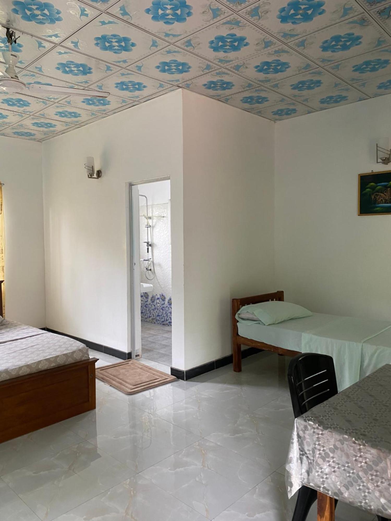 Island Breeze Inn Nilaveli Bagian luar foto