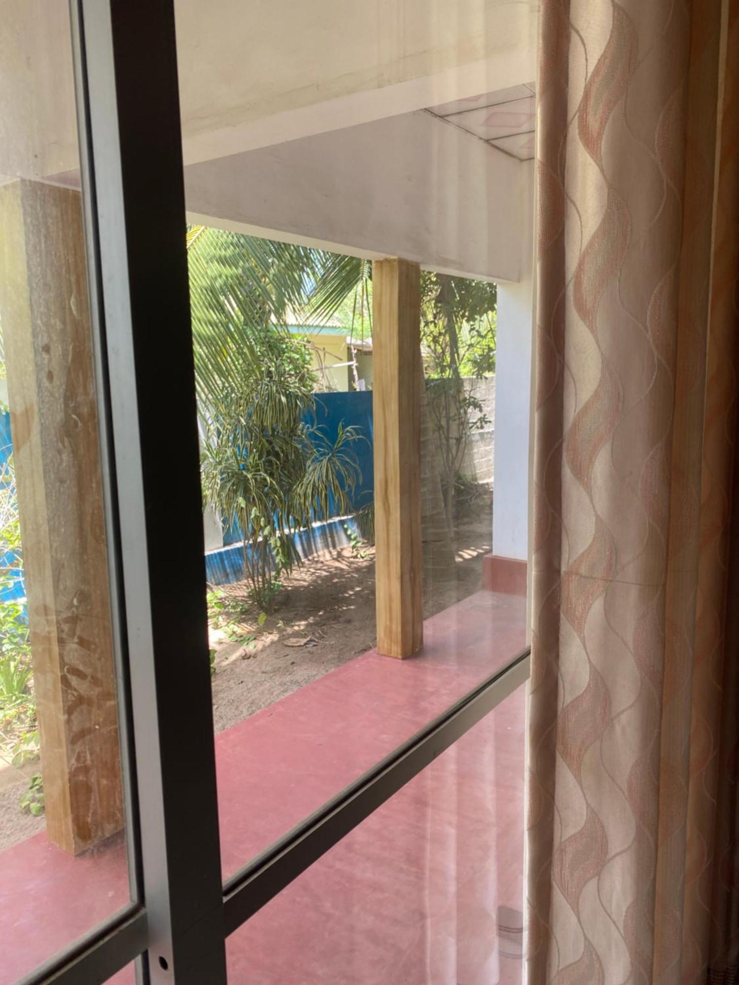 Island Breeze Inn Nilaveli Bagian luar foto