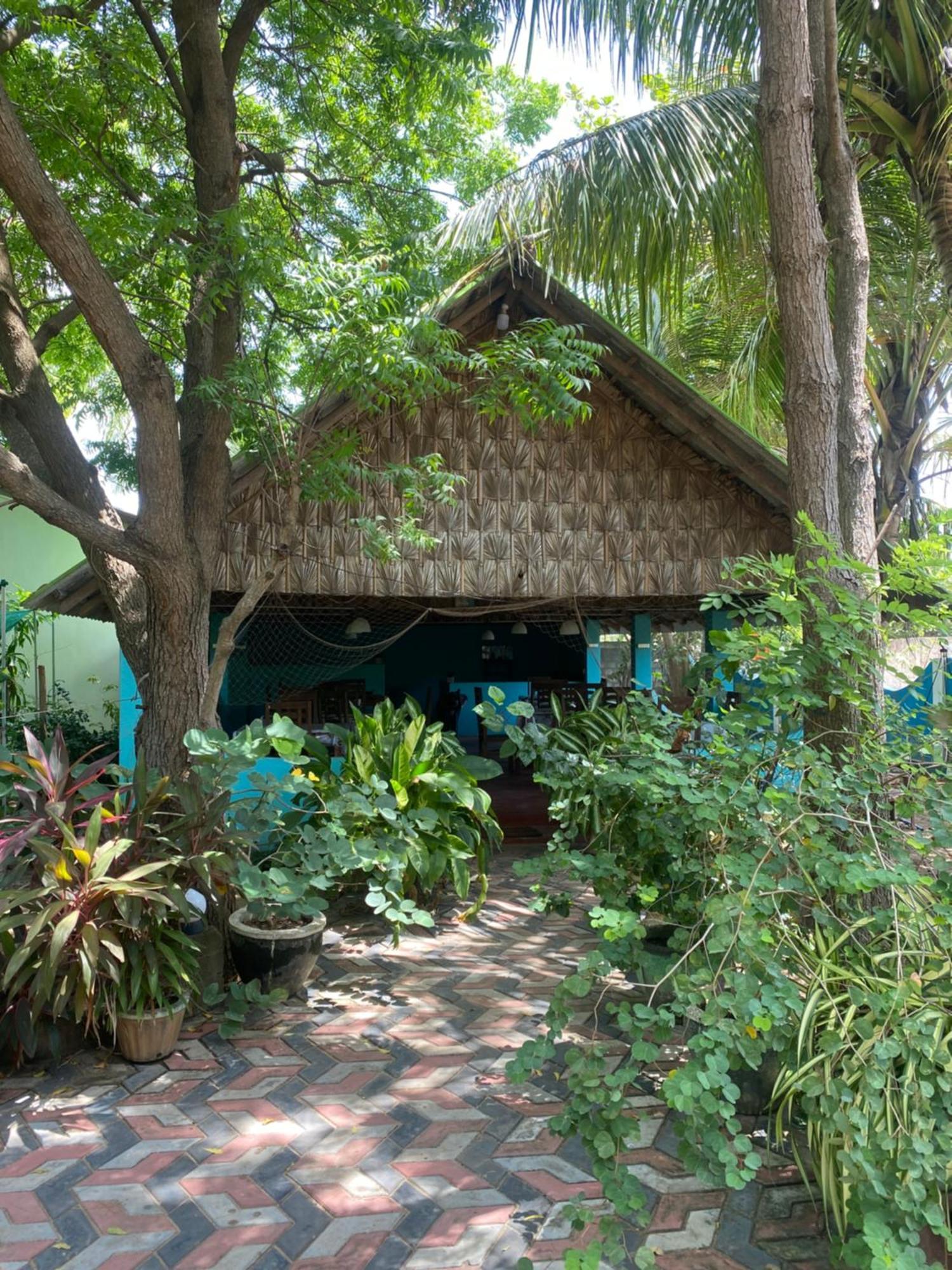 Island Breeze Inn Nilaveli Bagian luar foto